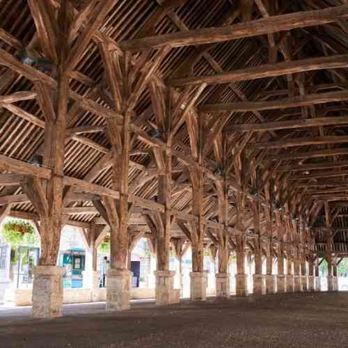 Halles de Questembert dans le centre